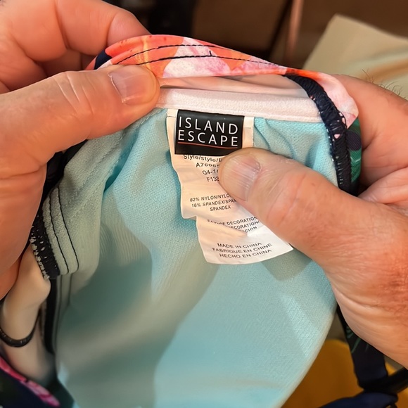 Island Escape Tiered Floral Print Convertible Tankini Top - Picture 2 of 4